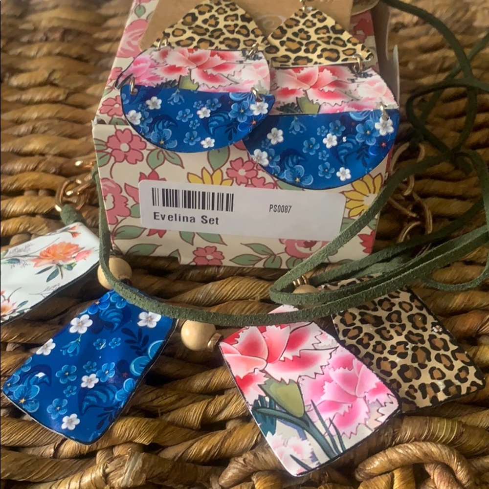 NEW Plunder Evelina necklace and earrings set
